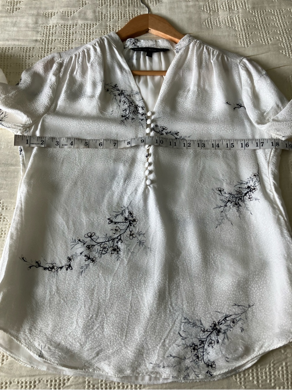 WHBM White and Black Long Sleeve Floral Blouse Size 0 - Picture 7 of 10